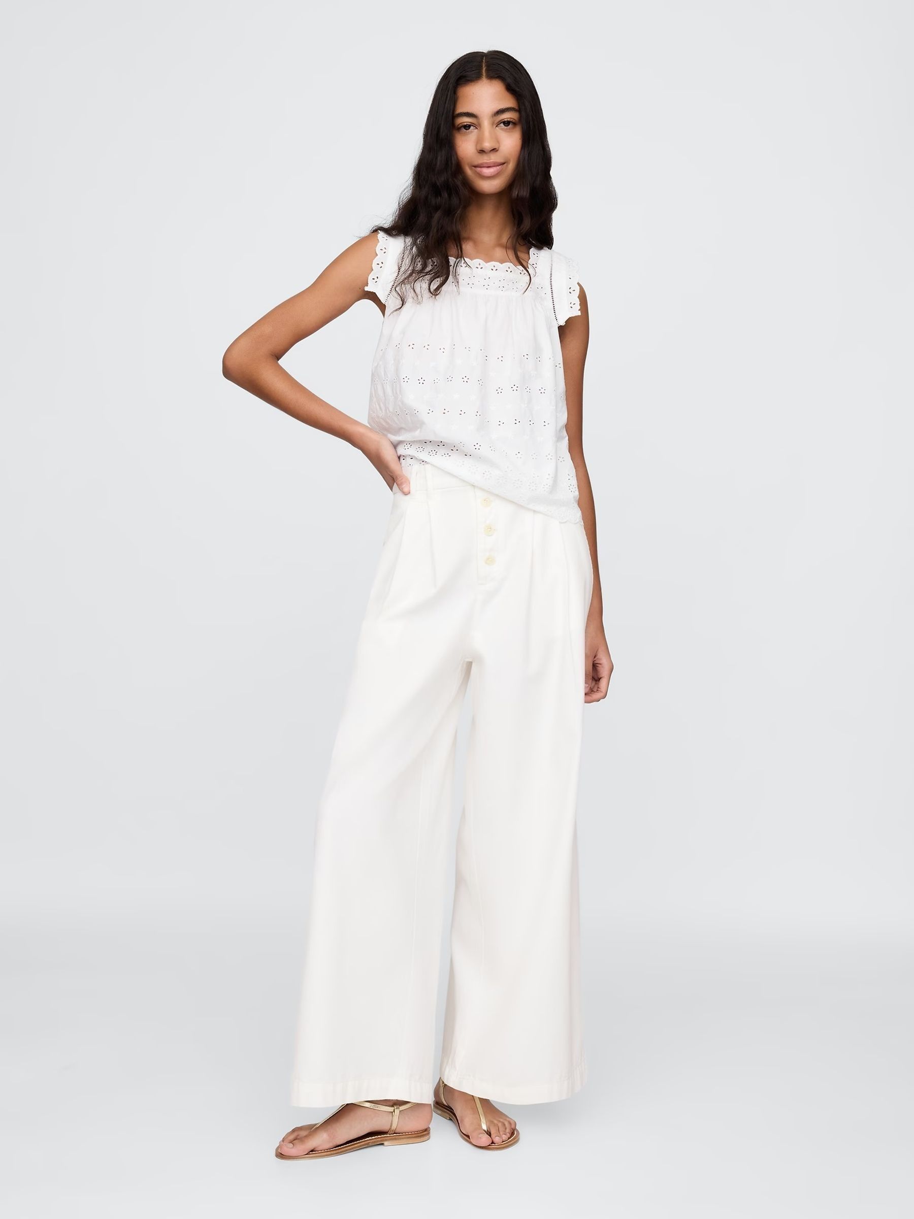 White DÔen High Rise Pleated Trousers