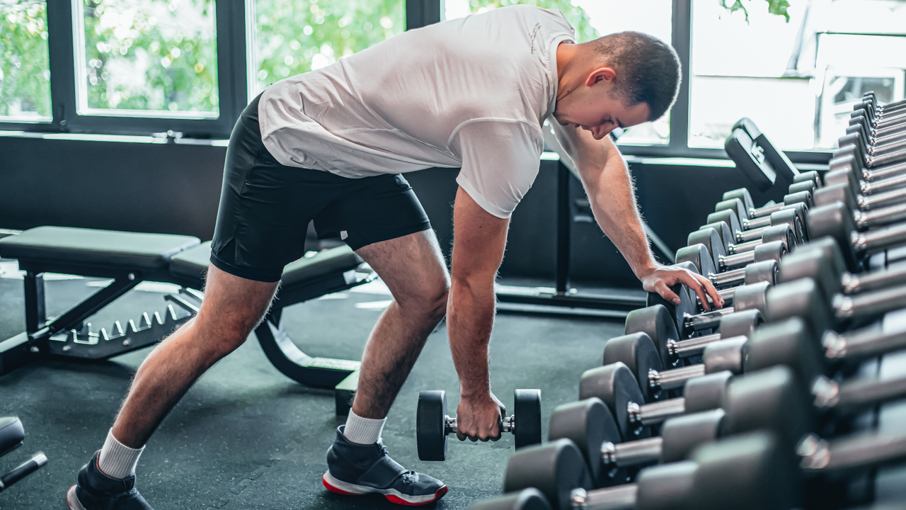 A man performing kroc rows