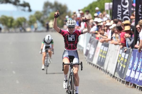 Loren Rowney (Total Rush) makes it two from two for her team, backing up Hosking's win last night. Amanda Spratt (GreenEDGE) trailed in second