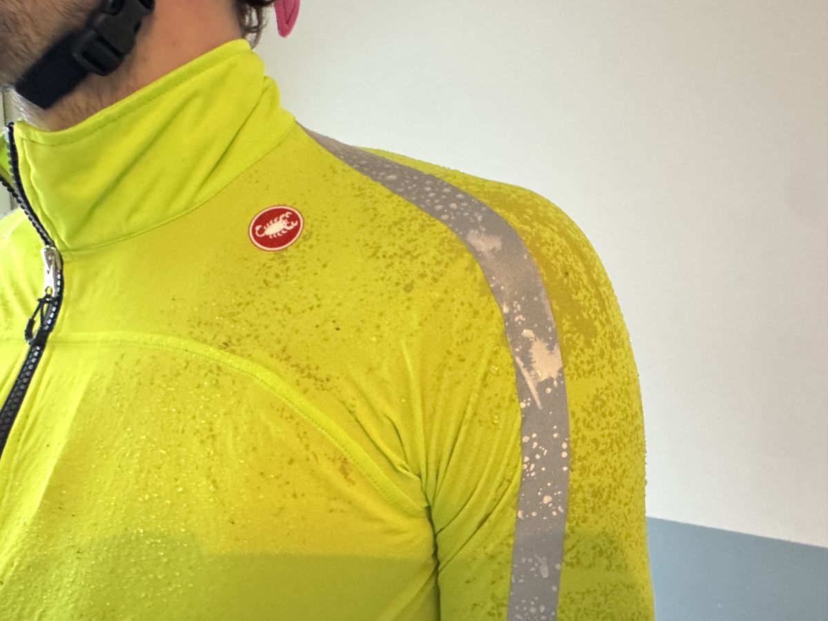 Castelli Ultra Rain Cape review: Fits like a jersey, but lacks