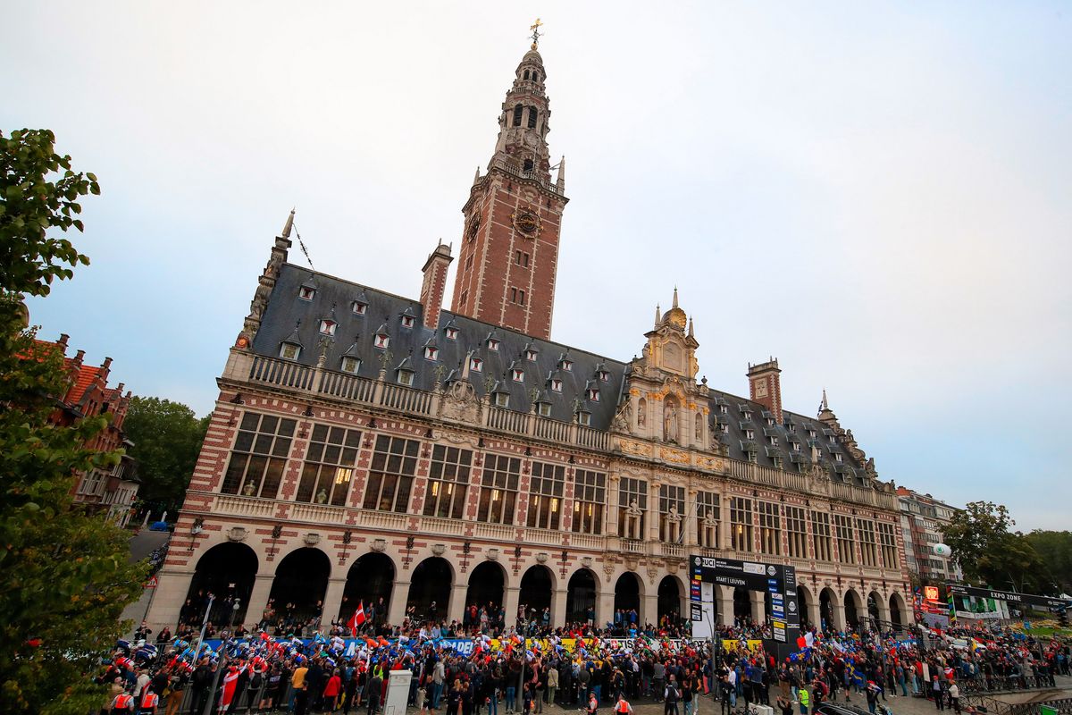 The riders pass through the centre of Leuven