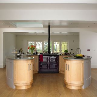 kitchen area with circular kitchen counter and wooden floor