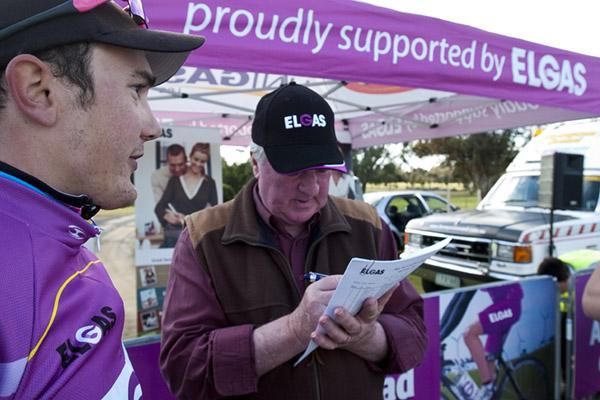 Tour Director John Craven interviews stage winner James Williamson (Hyster-Total Rush) at the Rich River Golf Club in Moama.