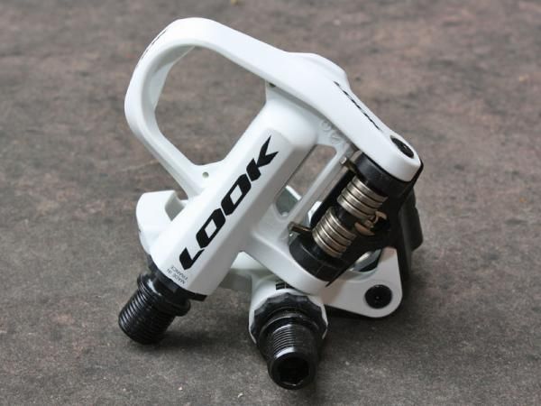 The hollowed out composite body keeps the weight down to a competitive 259g per pair without cleats.
