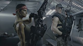 Jenette Goldstein and Mark Rolston running a gun drill together in Aliens.