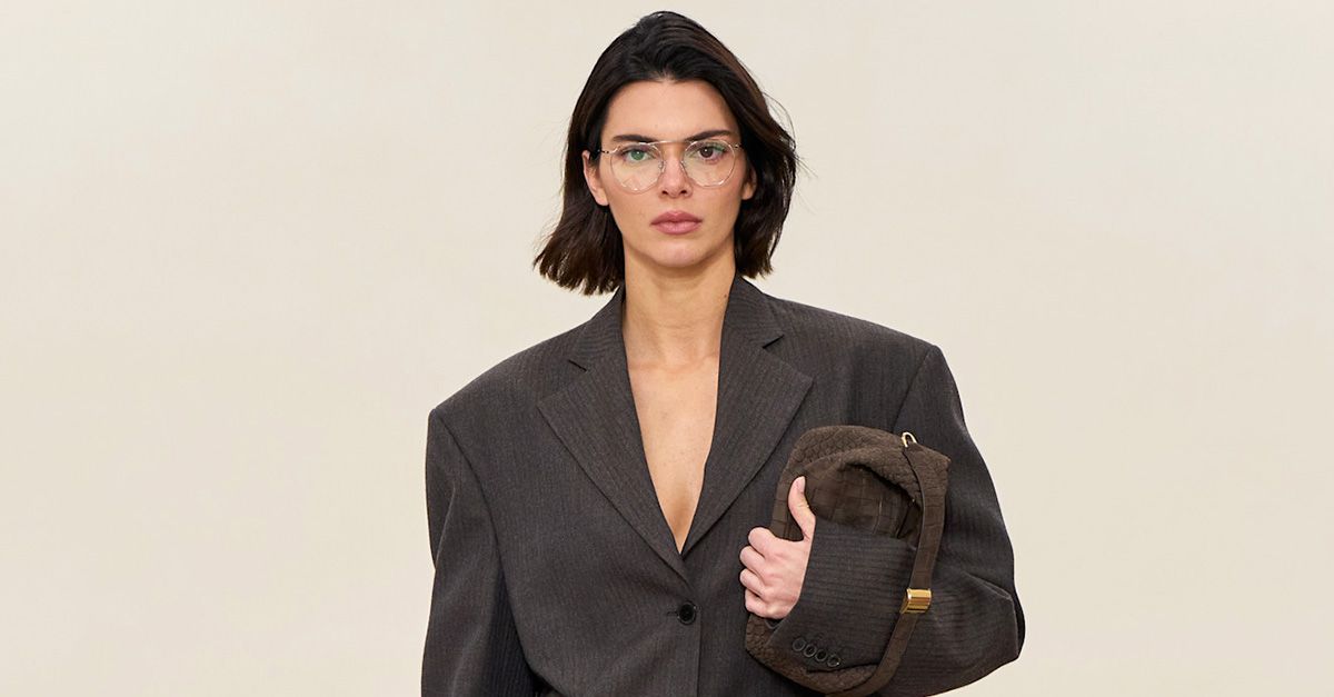 Calvin Klein เพิ่งกลับมา NYFW ด้วยนักออกแบบใหม่ซูเปอร์โมเดลยุค 90 และ Kendall Jenner