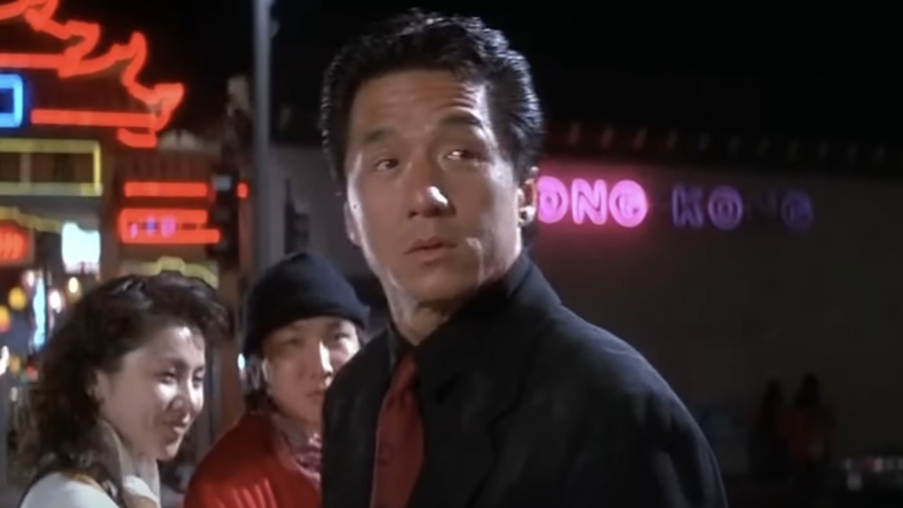 Inspector Lee (Jackie Chan) stakes out a location in Rush Hour