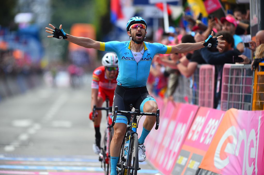 Dario Cataldo wins stage 15 at the Giro ahead of Mattia Cattaneo