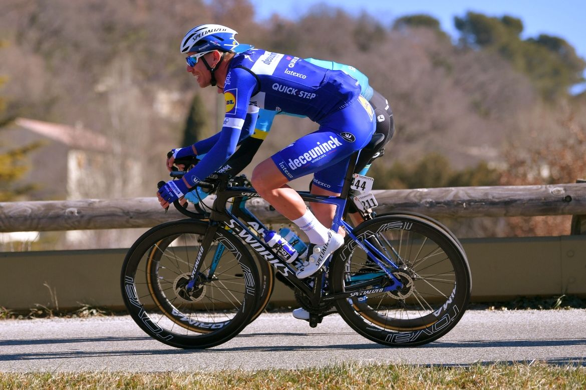 Tim Declercq makes his way back to the peloton
