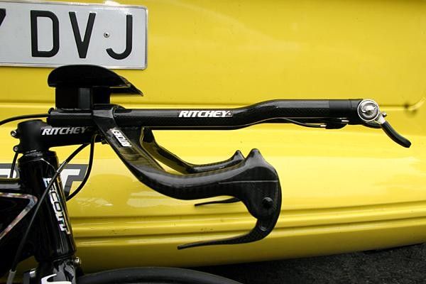 Sleek Ritchey carbon time trial bars, with super-long extensions for Millar's lanky frame.