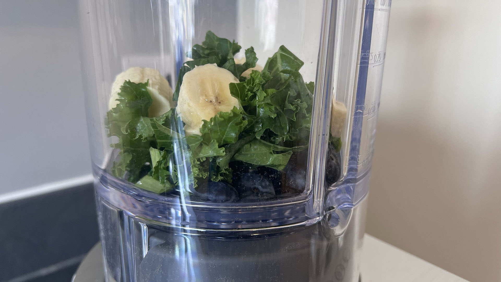 banana, kale and blueberry smoothie