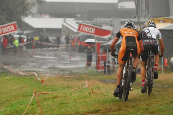 Conditions continued to be wet during the men&rsquo;s short track