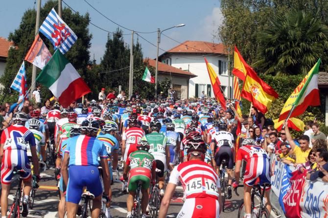 2008 Worlds: The peloton and tifosi in all of their colorful spendor