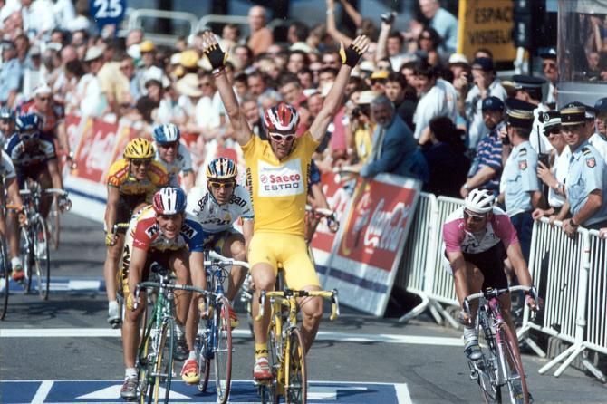 Cipollini wore the yellow jersey thanks to the time bonuses for his stage 1 win, and held it through stage 4
