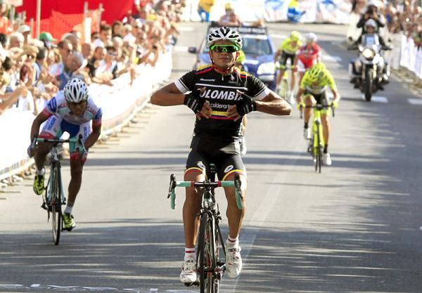 Fabio Duarte (Colombia-Coldeportes) pays tribute to his team as he wins Coppa Sabatini.
