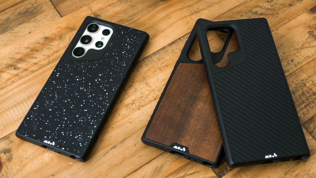 A photo of the Samsung Galaxy S23 Ultra and three MagSafe Mous cases
