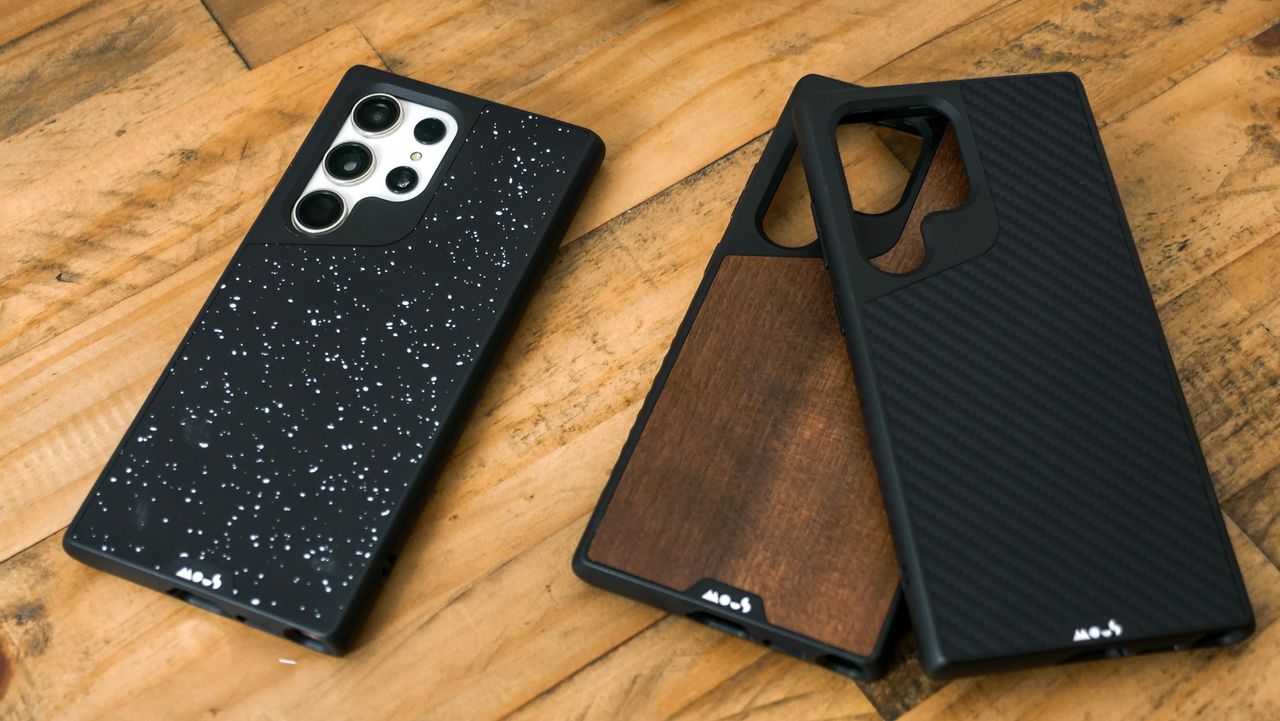 A photo of the Samsung Galaxy S23 Ultra and three MagSafe Mous cases
