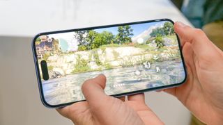 Apple iPhone 16 Plus gameplay.