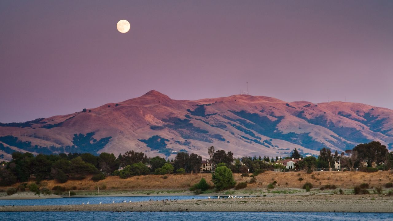 Moonrise Over Mission peak California at sunset time.