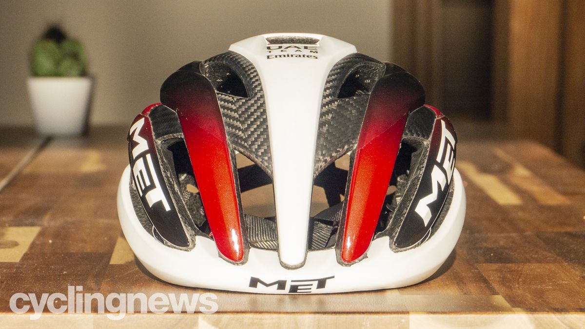 Met Trenta 3K Carbon UAE helmet
