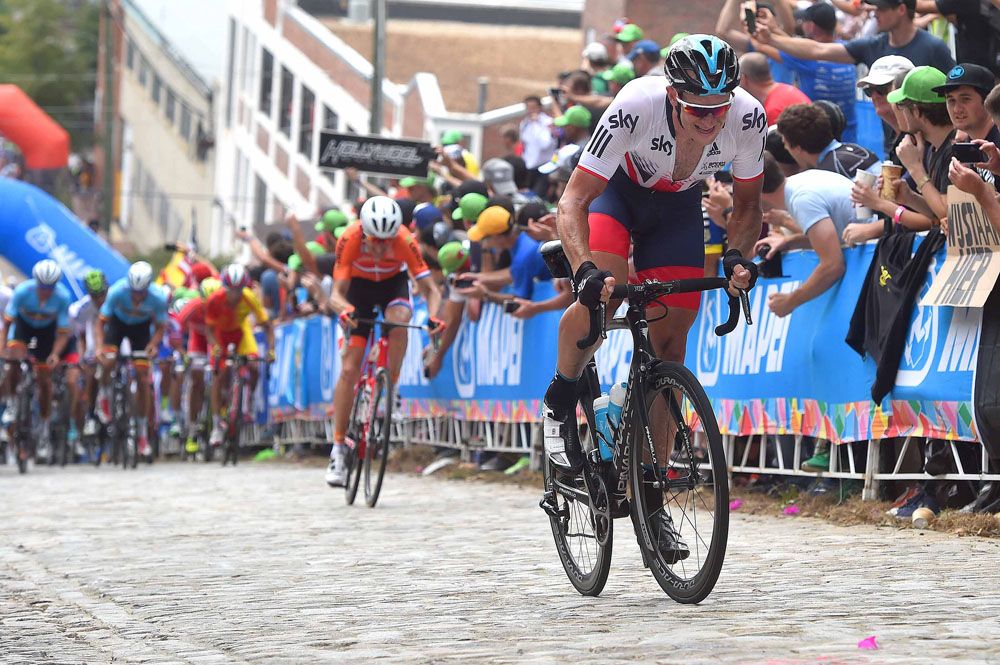 Ian Stannard (Great Britain) attacks