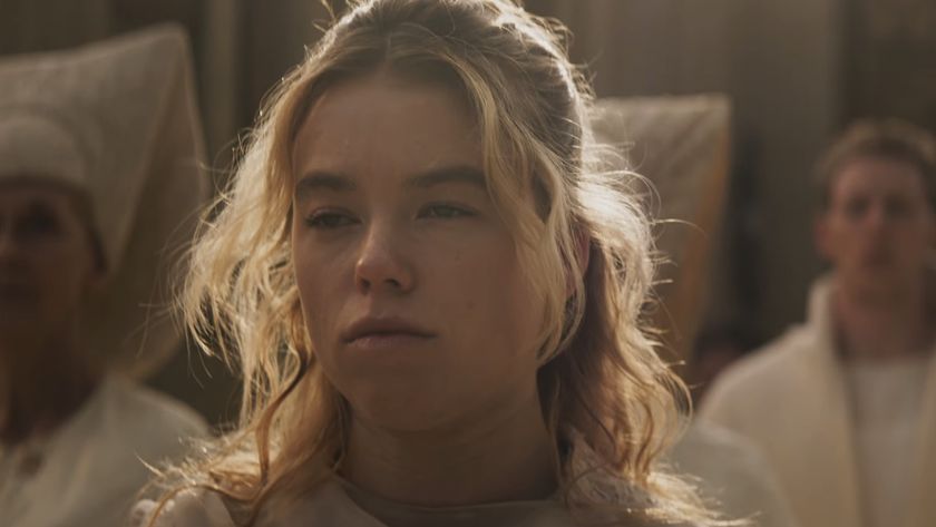 Kara wearing white on Krypton in Supergirl&#039;s teaser.