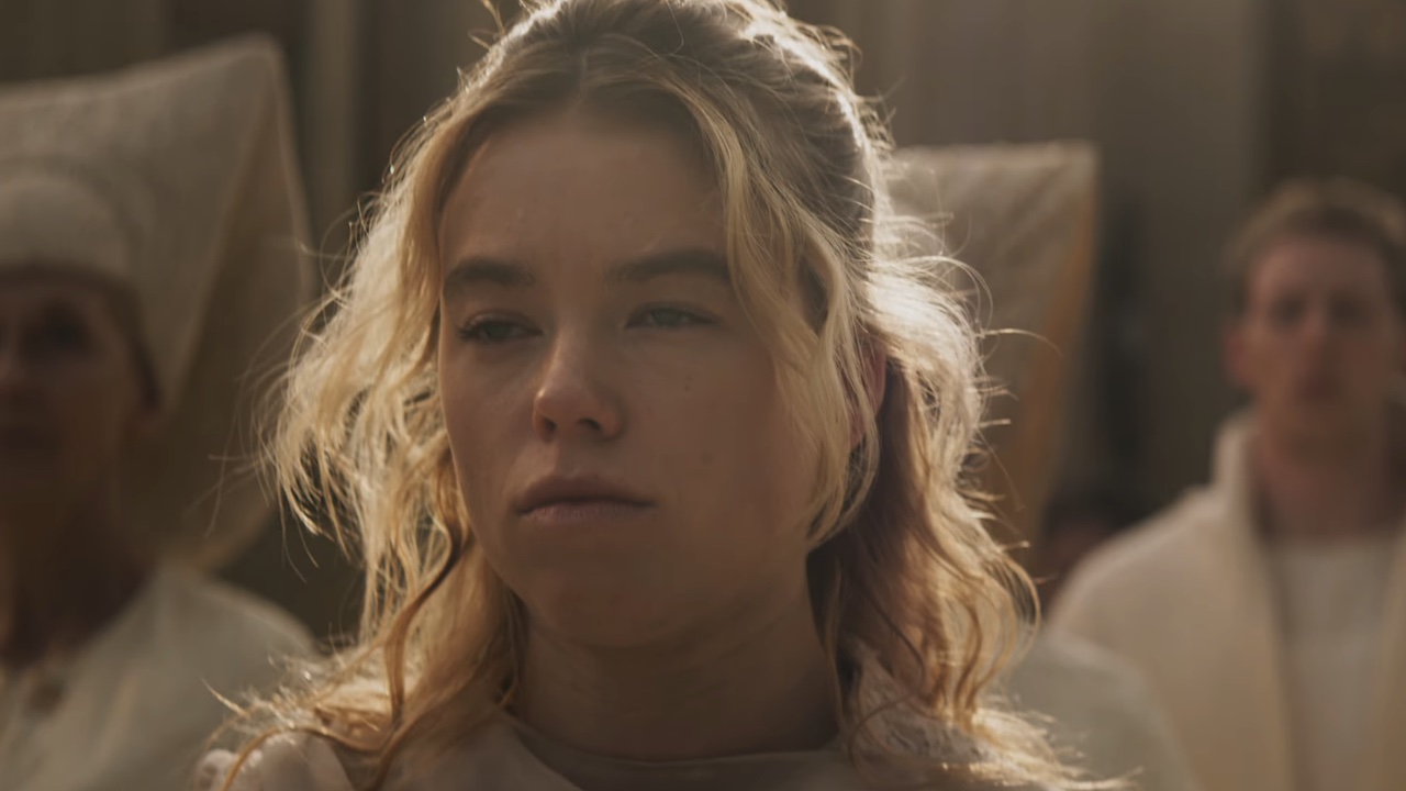 Kara wearing white on Krypton in Supergirl&#039;s teaser.