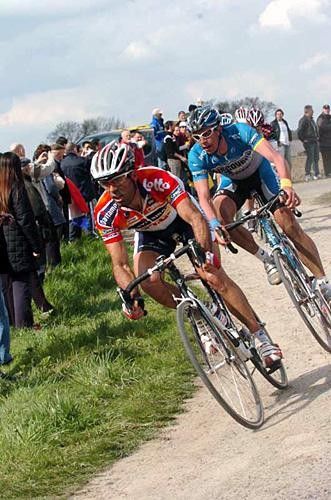 Peter Van Petegem (Davitamon Lotto) leads a chase group of three in the final part of the race
