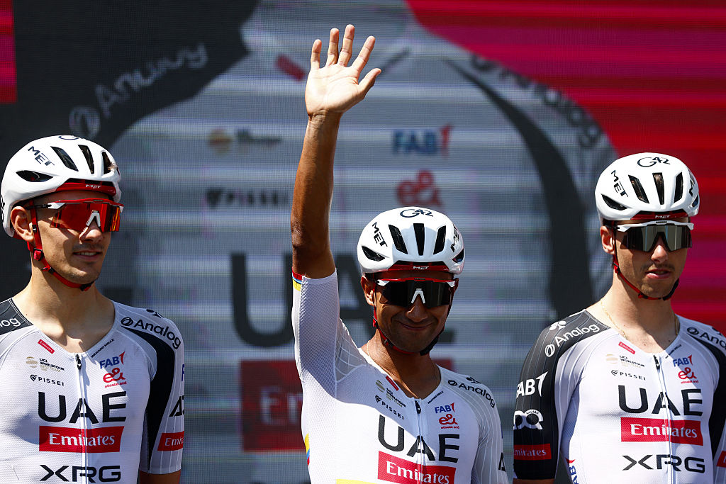 UAE Team Emirates - XRG Ecuadorian rider Jhonatan Narvaez waves before the 13th stage of the Giro d'Italia 2026 - Tour of Italy cycling race between Alessandria and Verbania, Italy, on May 22, 2026. (Photo by Luca Bettini / AFP)