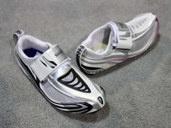 Shimano's new tri shoes feature aggressively ventilated uppers for fast drying and wide, reverse single straps for easy entry.