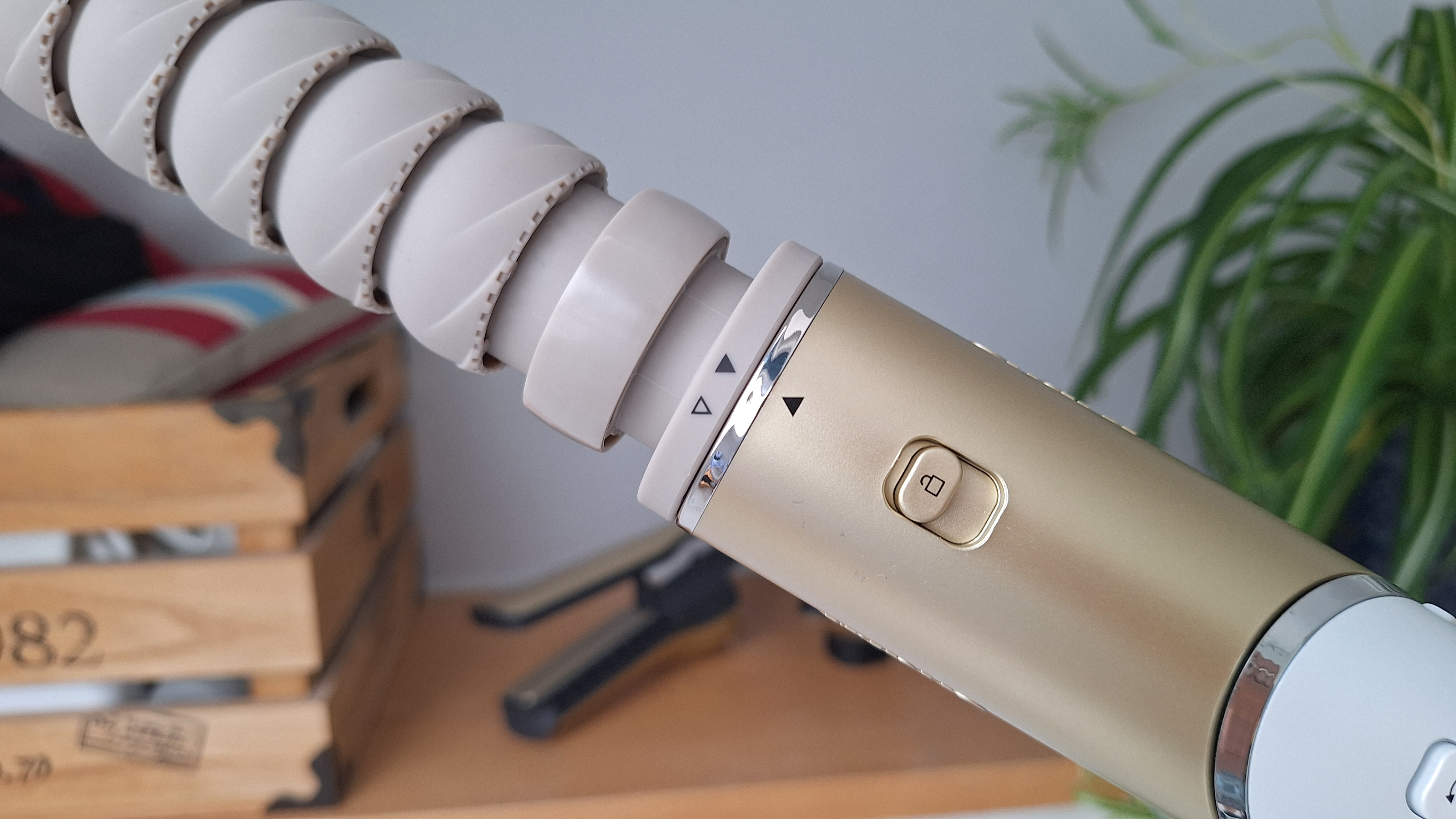 Close up of attachment lock on Shark Glam Multi-Styler tool