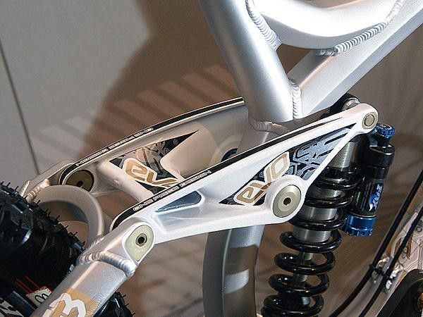 The one-piece EVO link should greatly improve rear end rigidity.