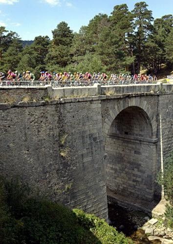 Passing over a bridge during stage 17