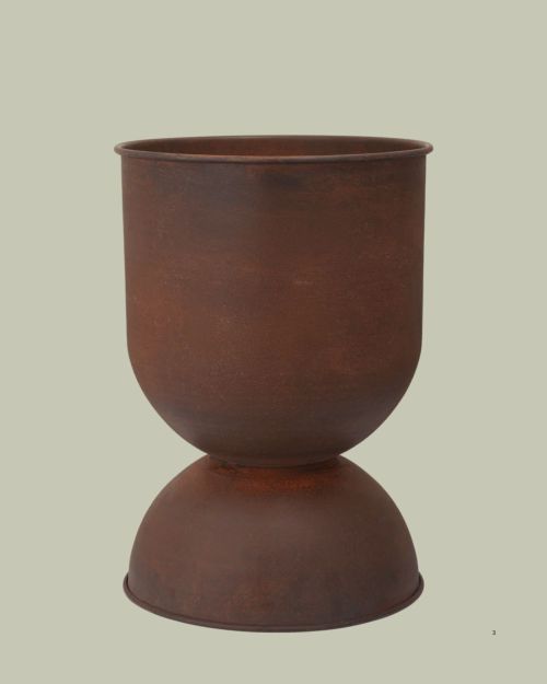 Medium Hourglass Pot in Rust