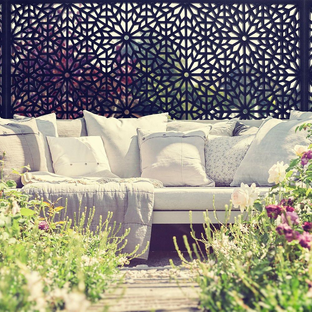 garden with garden screen white cushion flowering plants