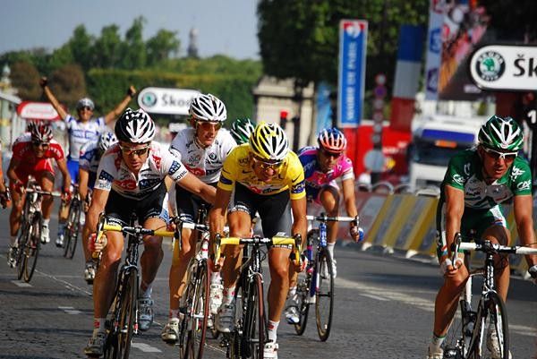 Stuart O'Grady puts the final touch on the Tour victory.