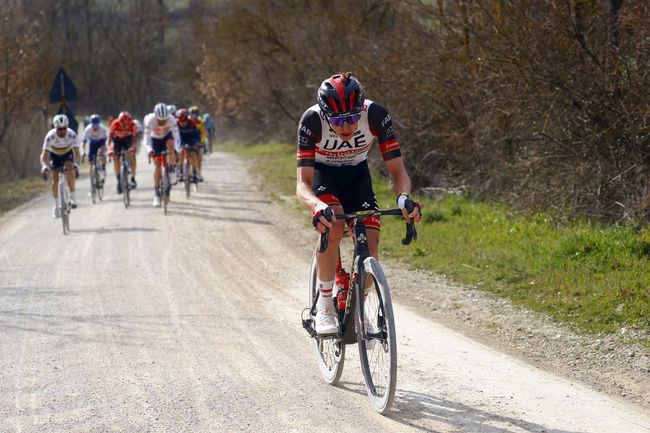 Pogacar doma gli sterrati della Strade Bianche (foto Luca Bettini/SprintCyclingAgency)