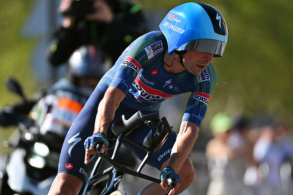 BILBAO, ESPAÑA - 6 DE ABRIL: El español Mikel Landa y el equipo Soudal Quick-Step compiten en la 65ª Itzulia Basque Country 2026, etapa 1, una etapa contrarreloj individual de 13,8 km de Bilbao a Bilbao / #UCIWT / el 6 de abril de 2026 en Bilbao, España. (Foto de Tim de Waele/Getty Images)
