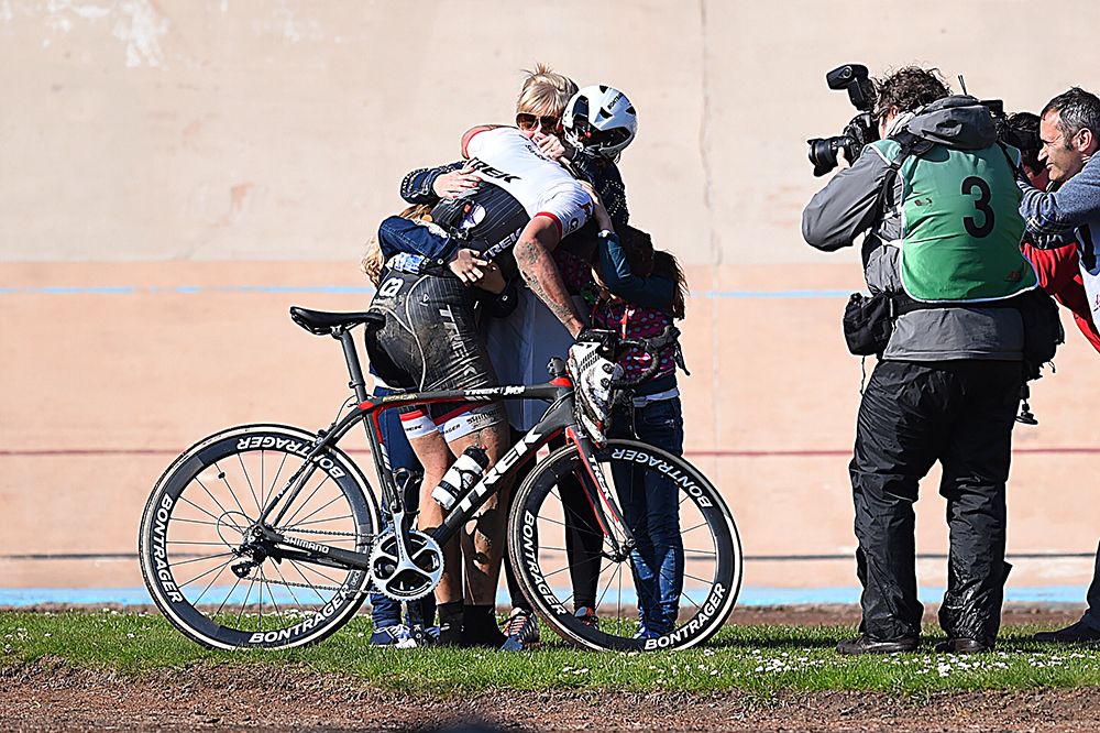 Fabian Cancellara hugs his wife