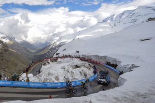 The 2019 Giro d'Italia climbs above the snow line