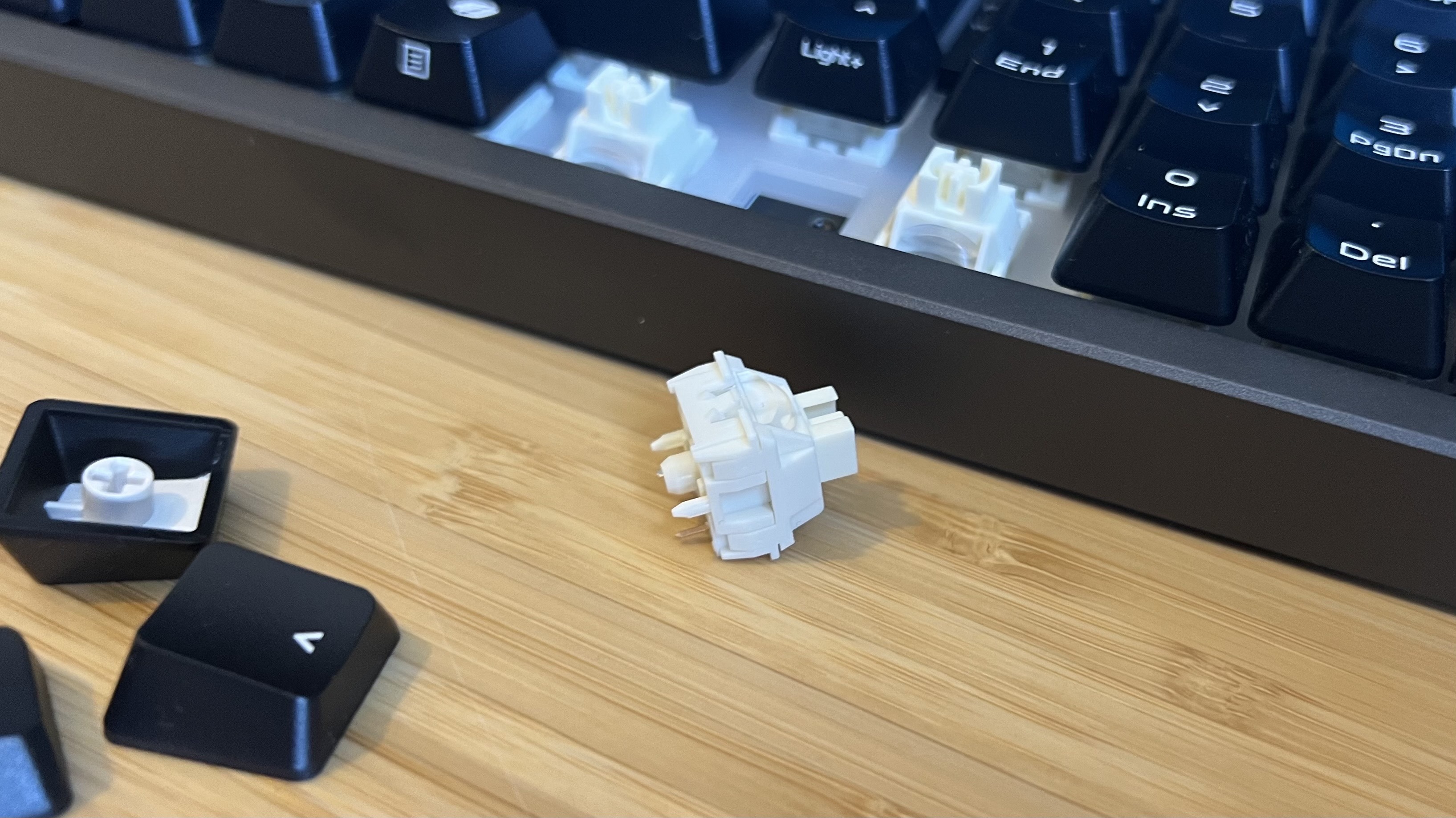 Asus ROG NX Snow V2 mechanical keyboard switch removed from Asus ROG Strix Morph 96 Wireless gaming keyboard