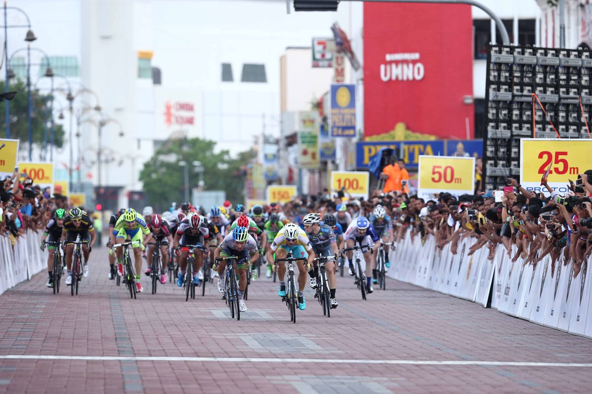 Andrea Guardini (Astana) and Caleb Ewan (Orica GreenEdge) sprint for stage two honours