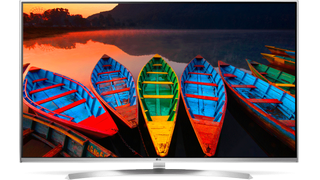 Een LG-tv met boten op het scherm