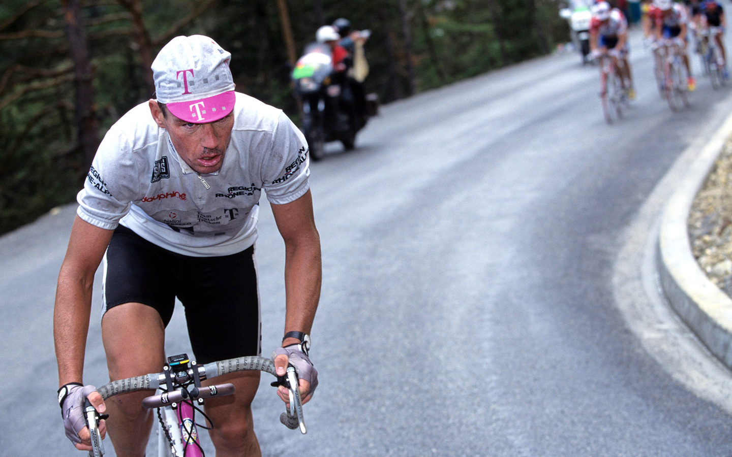 Udo Bolts attacks on stage seven of the 1997 Dauphine-LIbere from Brianv&amp;ccedil;on to Chambery. (Photo by Graham Watson/Getty Images)