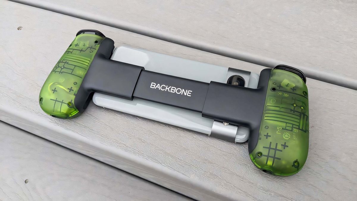 The backside of the Backbone One Xbox Edition with a Pixel 8 installed.