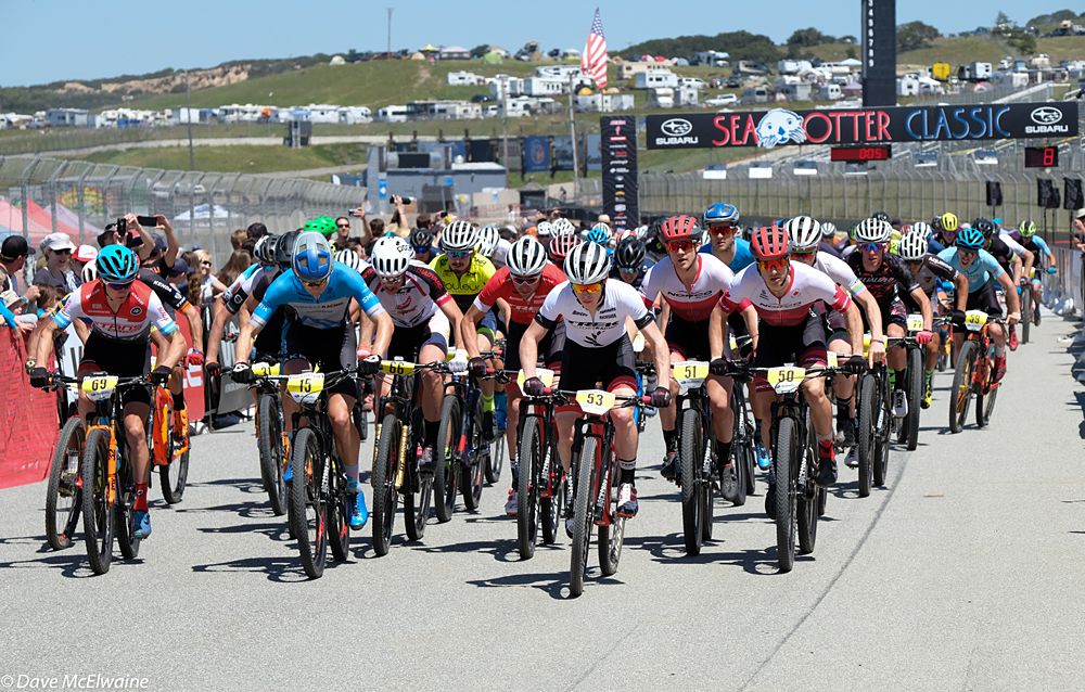 Pro Men&acirc;s start on the racetrack