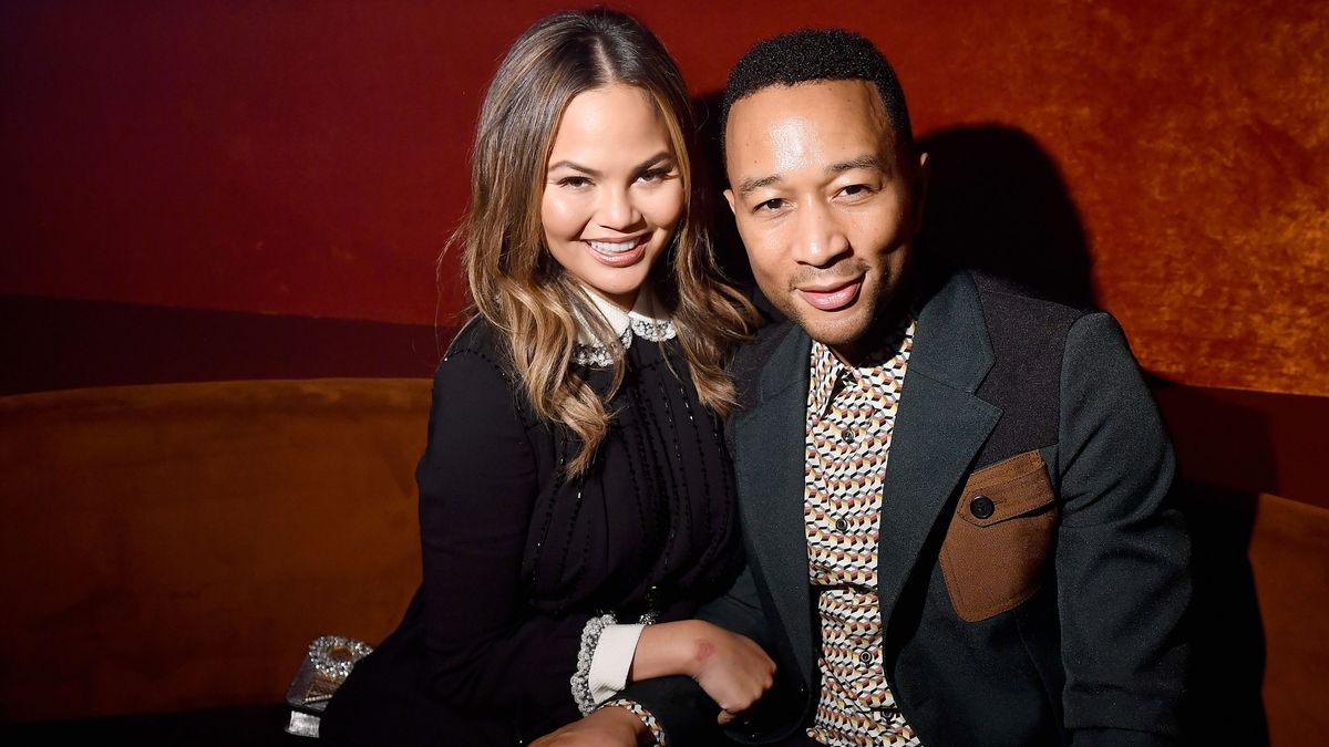 Chrissy Teigen S Bedroom Features The Color We Predict Will Rule 2024   8TB8M4NSnttKJxktypwCcn 1200 80 