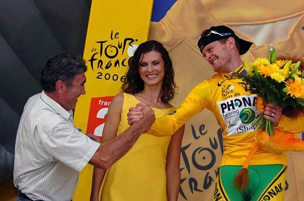 Eddy Merckx congratulates Landis