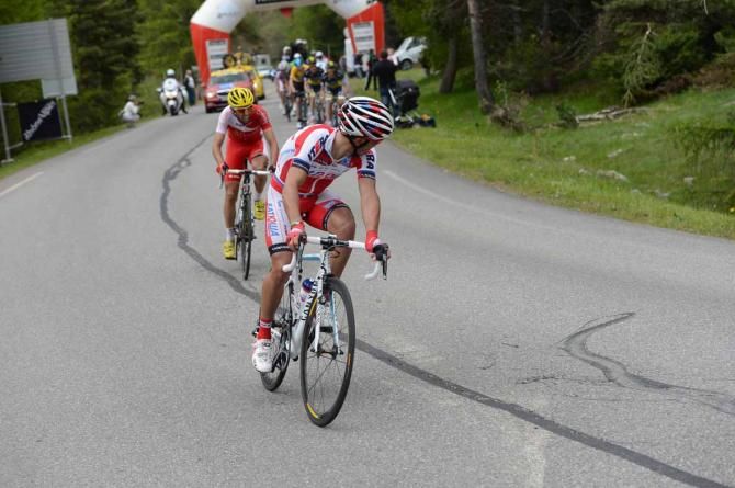 Joaquim Rodriguez (Katusha) is hunted down by Daniel Navarro (Cofidis) inside the final kilometre.