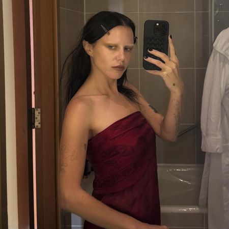 messy girl makeup aesthetic and must-have products